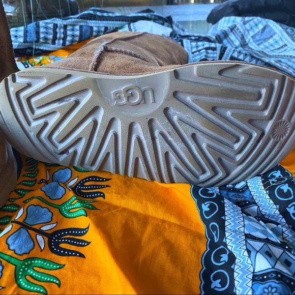 Big Kid Shoe Bundle Ugg’s & Jordan’s - Picture 8 of 12